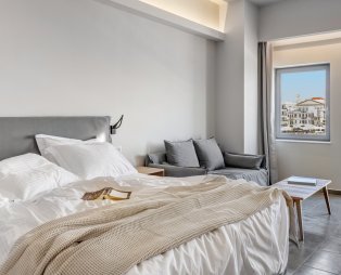 NAVES Suites: Για μια αξέχαστη διαμονή στην καρδιά της Ερμούπολης