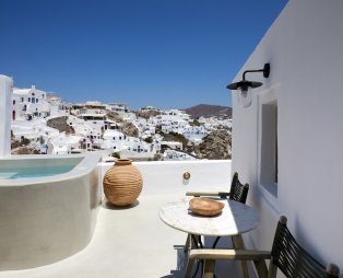 Rhenia’s Suites: Ένα κρυμμένο διαμάντι στην Οία