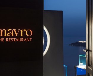 Kivotos Santorini: Μια avant garde Κιβωτός αράζει στην Καλντέρα της Σαντορίνης
