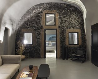 Kivotos Santorini: Μια avant garde Κιβωτός αράζει στην Καλντέρα της Σαντορίνης