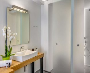 NAVES Suites