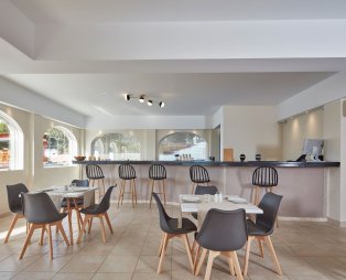 Alkinoi Resort & Spa: Μαγευτική διαμονή με θέα τον βράχο της Μονεμβασιάς