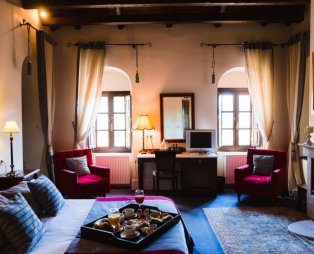 Trikolonion Country Luxury Hotel