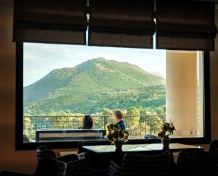 Enastron View Hotel: Ονειρεμένη απόδραση στην Καστοριά