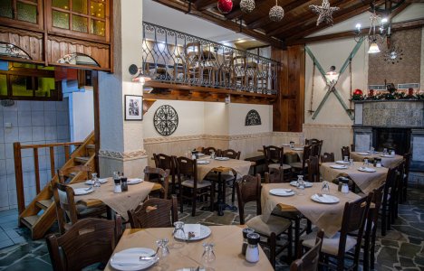 Δασαργύρης: Arachovas historic taverna with a century of history