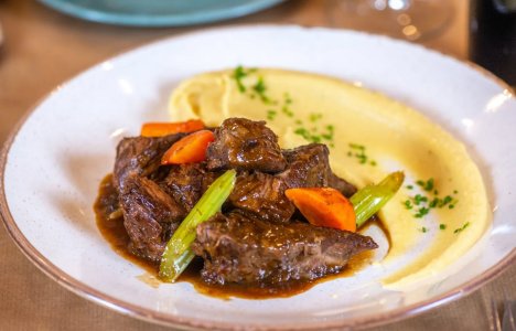 Where to eat for under 25 euros on the weekend in Athens