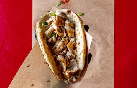 8 Athenian spots for food on the go