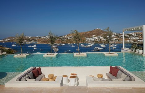 Mykonos Theoxenia & Once in Mykonos: Δύο εμβληματικά ξενοδοχεία, μία 5* εμπειρία με κυκλαδίτικη αύρα από τη Louis Hotels