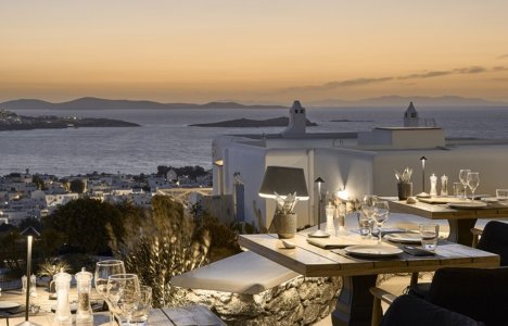 Karavaki: A gastronomic experience overlooking the Mykonos sunset