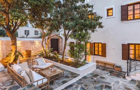 Teresa Spetses: Η παραδοσιακή αρχιτεκτονική των Σπετσών συναντά τη σύγχρονη πολυτέλεια