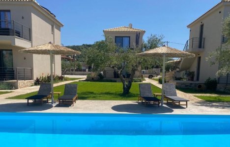 Three Charites Resort: Kομψή απόδραση στη μαγευτική Γιάλοβα Μεσσηνίας