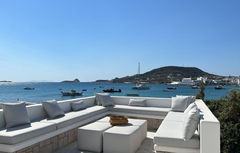 Milos AquaBliss Beachfront: Ένας καλοκαιρινός παράδεισος στην Πολλώνια της Μήλου