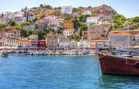 Αποδράσεις με γιοτ και ιστιοπλοϊκό για τους παγιδευμένους στην Αθήνα