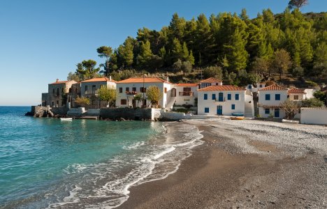 Το καλά κρυμμένο χωριό της Λακωνίας που θυμίζει νησί