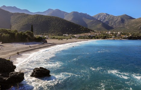 Peloponnese: 7 enchanting beaches for a road trip