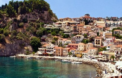 Telegraph: Αυτές είναι οι 10 πιο όμορφες παραθαλάσσιες πόλεις στην Ελλάδα
