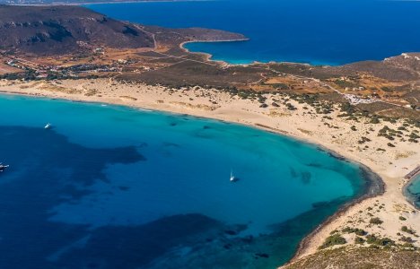 10 υπέροχες παραλίες της Πελοποννήσου που πρέπει να επισκεφτείς