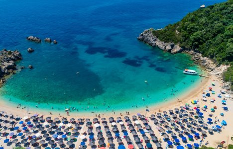 Τριήμερο Αγίου Πνεύματος: 5 αποδράσεις δίπλα στο κύμα χωρίς πλοίο