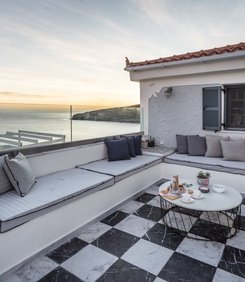 Camara Suites: Διαμονή σε ένα ιστορικό αρχοντικό της Άνδρου με θέα στη θάλασσα
