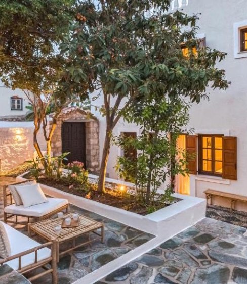 Teresa Spetses: Η παραδοσιακή αρχιτεκτονική των Σπετσών συναντά τη σύγχρονη πολυτέλεια