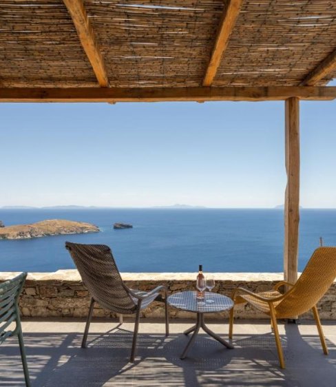 Serene Shore Serifos: Γαλήνια διαμονή με θέα στο Αιγαίο