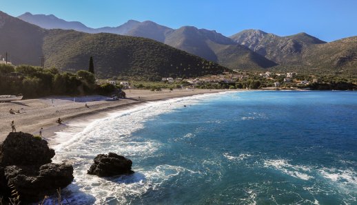 Peloponnese: 7 enchanting beaches for a road trip
