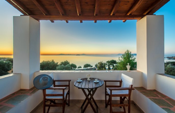 Theonis Villas: Γαλήνιες διακοπές στη Νάξο
