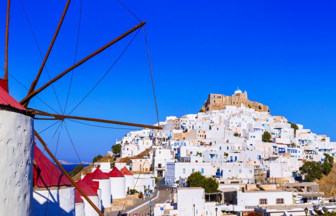 Διακοπές στην Αστυπάλαια: Τι να δείτε, πού να φάτε και πού να κολυμπήσετε