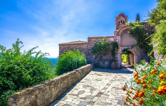Mystras: Spring in the enchanting castle town