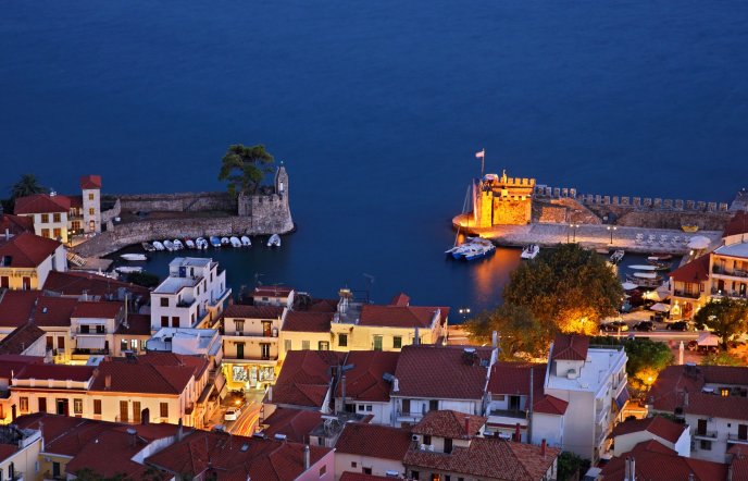 Nafpaktos: Easter at the picturesque Venetian harbor