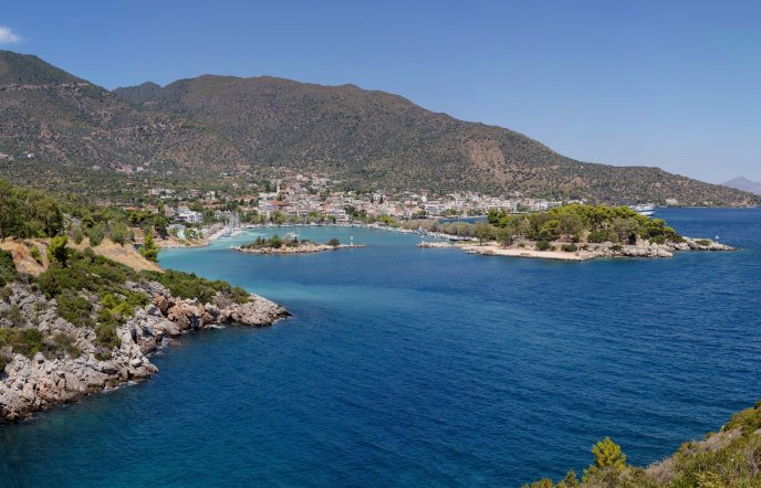 Απόδραση στα Μέθανα: Πεζοπορία στο ηφαίστειο και βουτιές σε πεντακάθαρα νερά