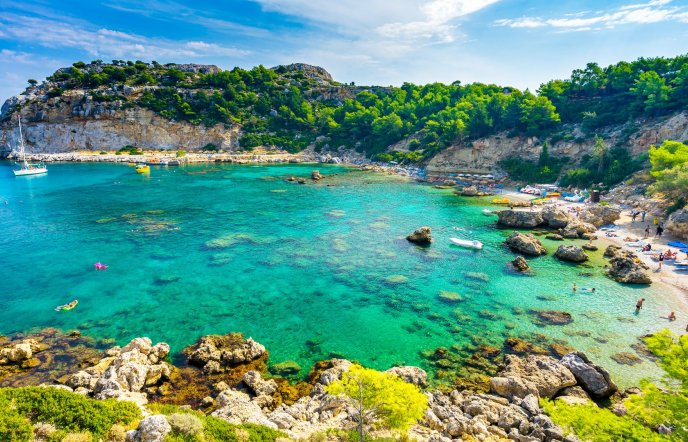 Άντονι Κουίν: Η εξωτική παραλία στη Ρόδο που ερωτεύτηκε ο «Ζορμπάς»