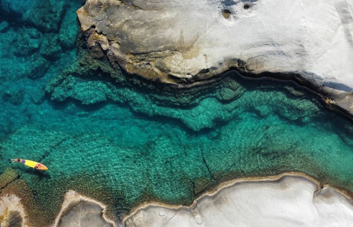 6 μαγευτικές φυσικές πισίνες της Ελλάδας για βουτιές αυτό το καλοκαίρι