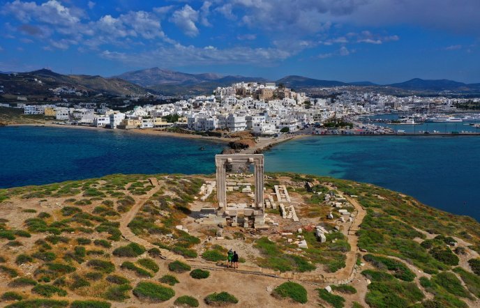 Η Νάξος κορυφαίος ταξιδιωτικός προορισμός το 2026 - To ιδανικό νησί για οικογενειακές διακοπές