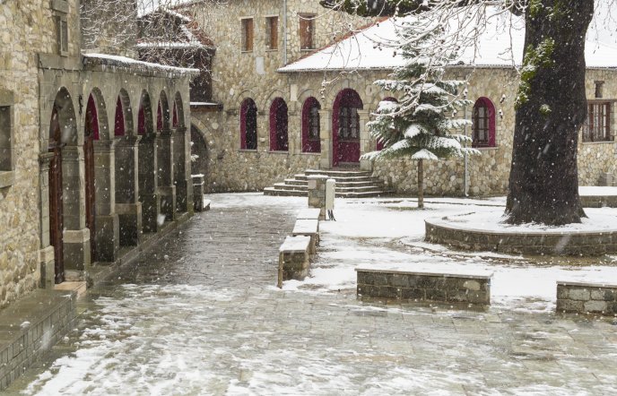 10 wonderful destinations for Christmas holidays in Greece