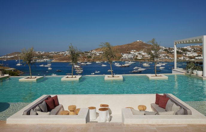 Mykonos Theoxenia & Once in Mykonos: Δύο εμβληματικά ξενοδοχεία, μία 5* εμπειρία με κυκλαδίτικη αύρα από τη Louis Hotels