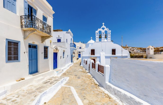 Αμοργός: Οδηγός Διακοπών - Οι παραλίες, το φαγητό και τα αξιοθέατα