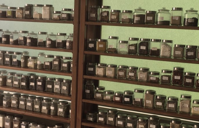 Herbs & More: Το βιοπαντοπωλείο της Αίγινας που αξίζει να ανακαλύψεις