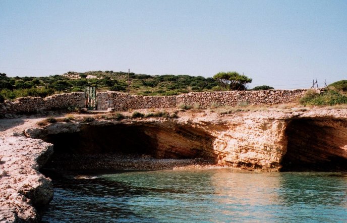 Για μπάνιο στις σπηλιές της Ηρακλειάς