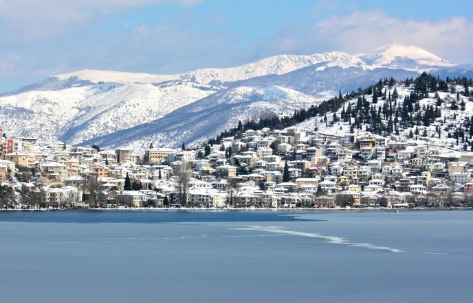 Οι 11 καλύτεροι προορισμοί για χριστουγεννιάτικες διακοπές στην Ελλάδα