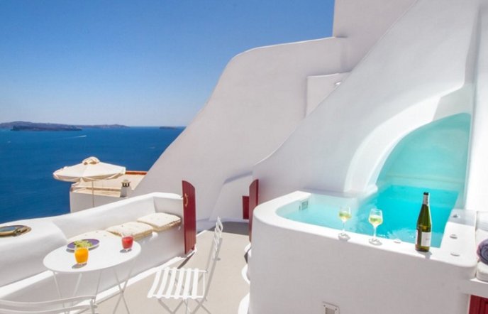 Airbnb: Μια βίλα στη Σαντορίνη στα πιο δημοφιλή σπίτια της δεκαετίας