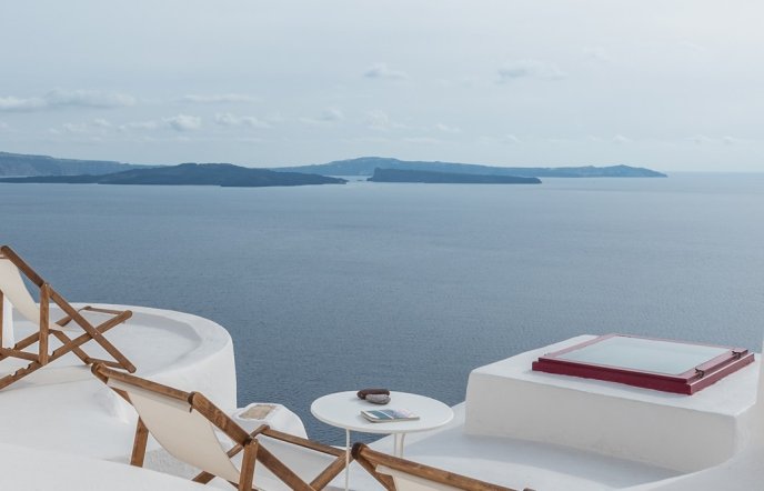 Airbnb: Δύο βίλες στη Σαντορίνη στα πιο δημοφιλή σπίτια για μετά το lockdown