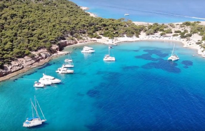 Το παραδεισένιο νησάκι του Σαρωνικού με τους ιδιαίτερους «κατοίκους»