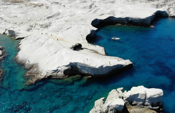 Σαρακήνικο Μήλου: Ένα σεληνιακό τοπίο στη μέση του Αιγαίου