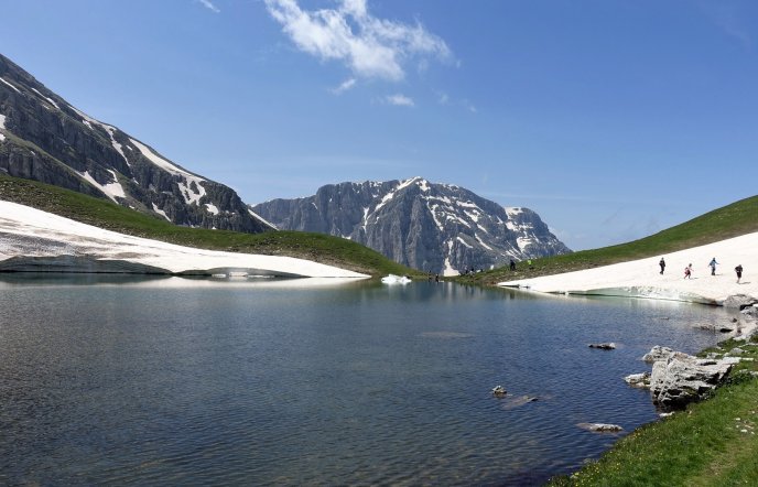 Dragon Lakes: Three spectacular alpine lakes in Greece and their legends