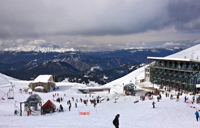 4 ski resorts near Athens for a snowy getaway