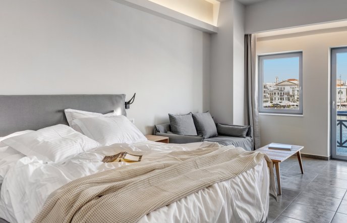 NAVES Suites: Για μια αξέχαστη διαμονή στην καρδιά της Ερμούπολης