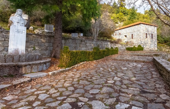 Limpovisi of Arcadia: The uninhabited village with Kolokotronis house